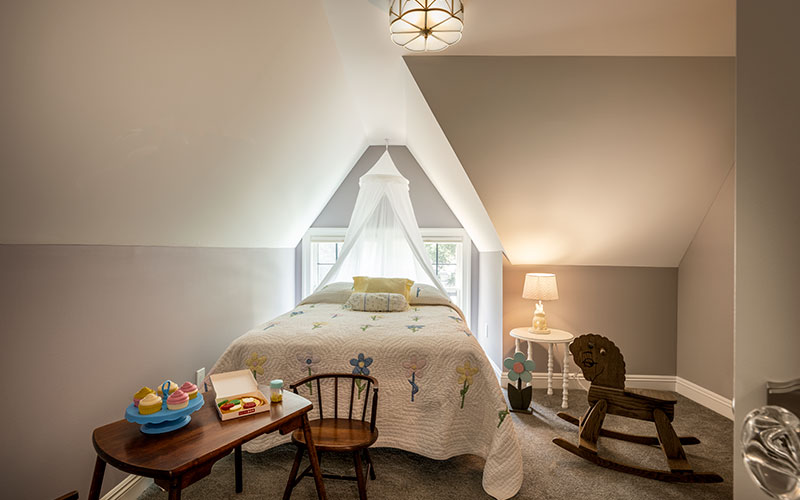Children's guestroom of Winslow Road home