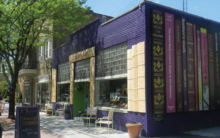 Extterior of Loganberry Books on Larchmere Blvd.