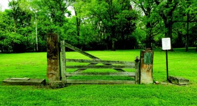 Gate and stone at the Shaker-Lee intersection